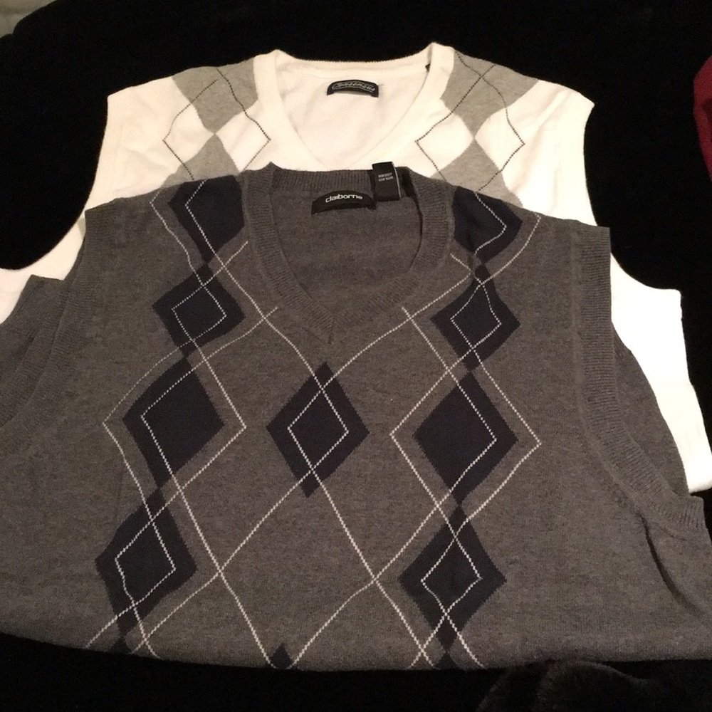 ‼️BOGO Vest- both size Medium, EUC